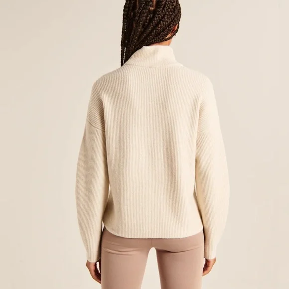 *NWT* Abercrombie Classic Easy Turtleneck Sweater | White | XS - Picture 6 of 6